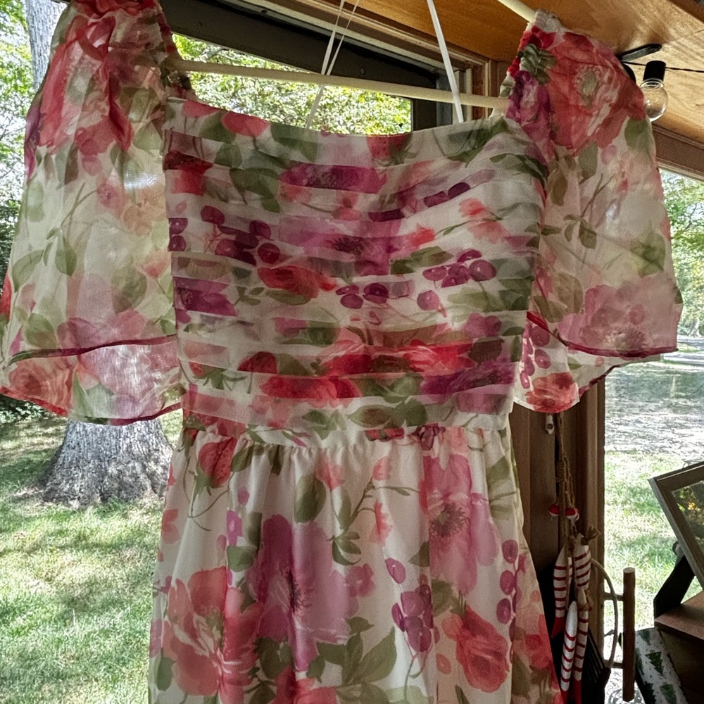 NWT Abercrombie and Fitch women’s dress. This is a beautiful dress!